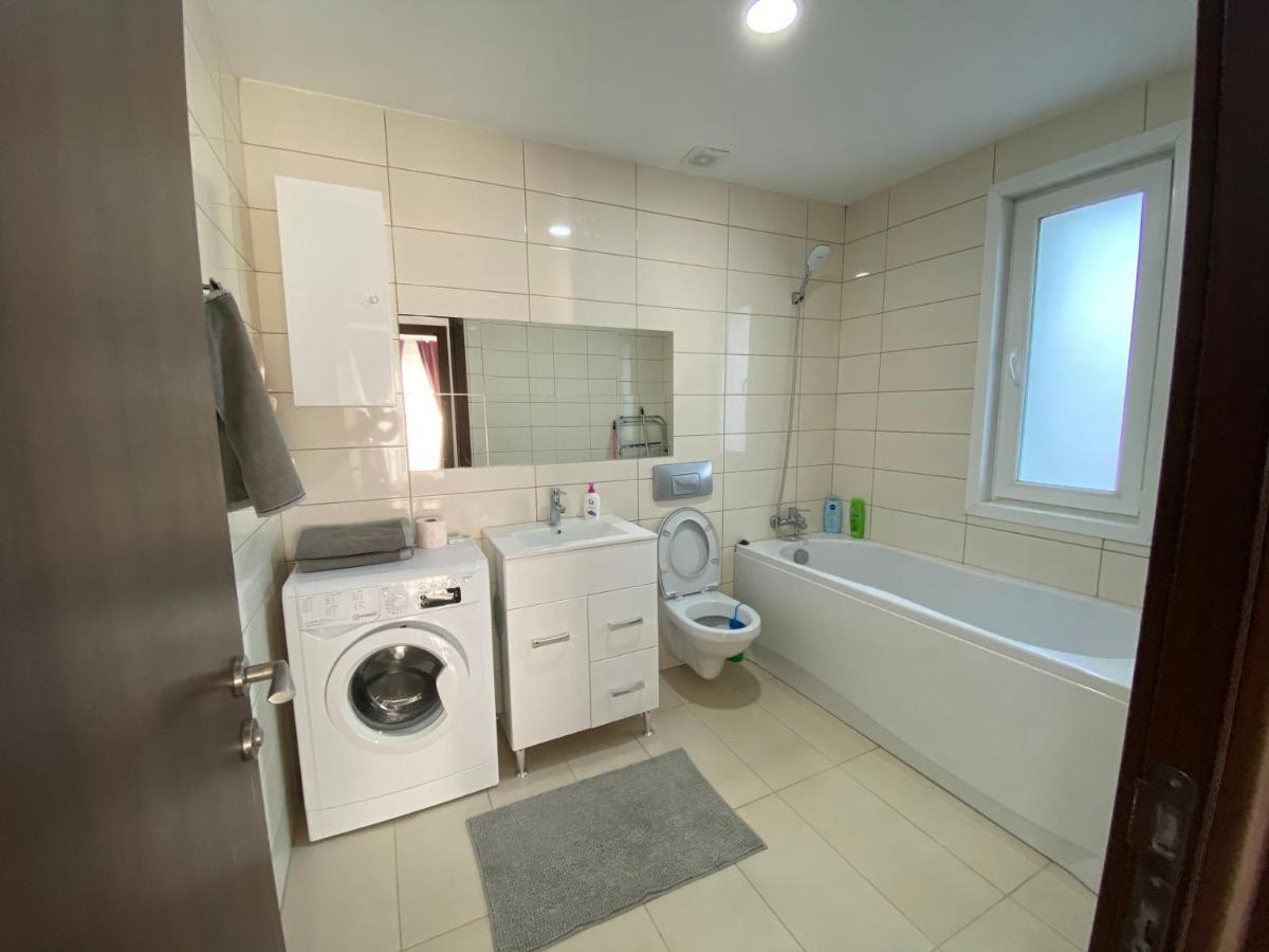 Green Deluxe Apartment Cosmopolis Stefanestii de Jos Ngoại thất bức ảnh