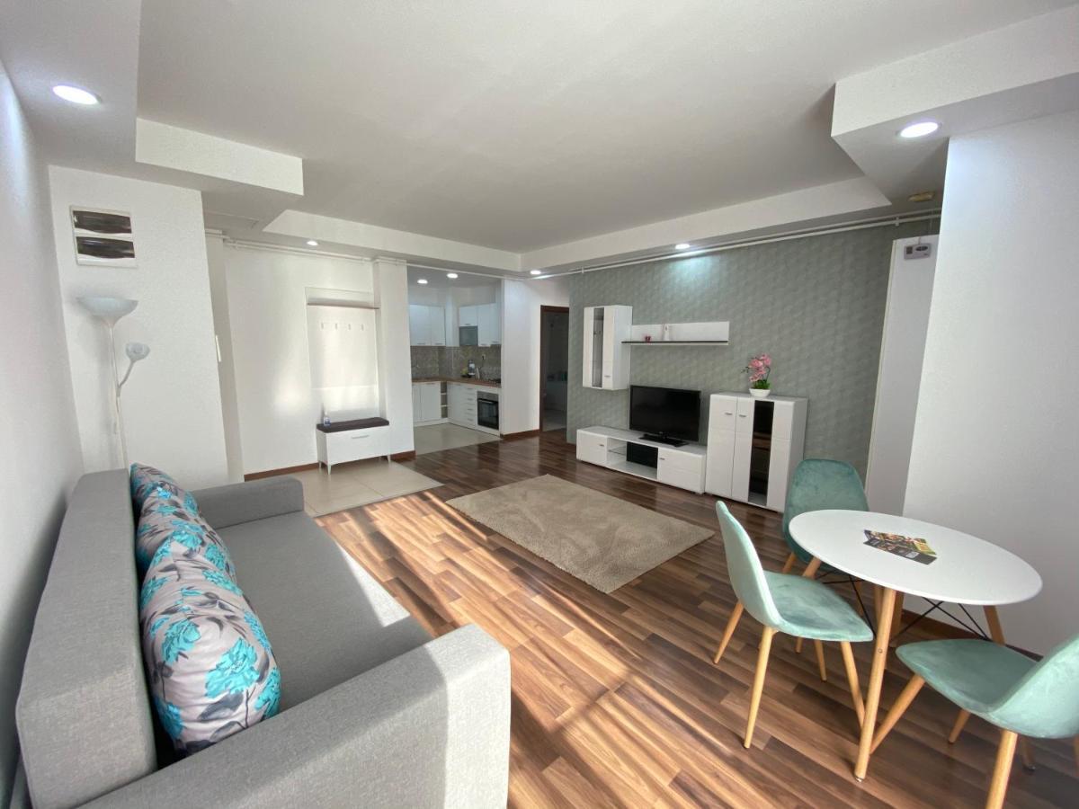 Green Deluxe Apartment Cosmopolis Stefanestii de Jos Ngoại thất bức ảnh