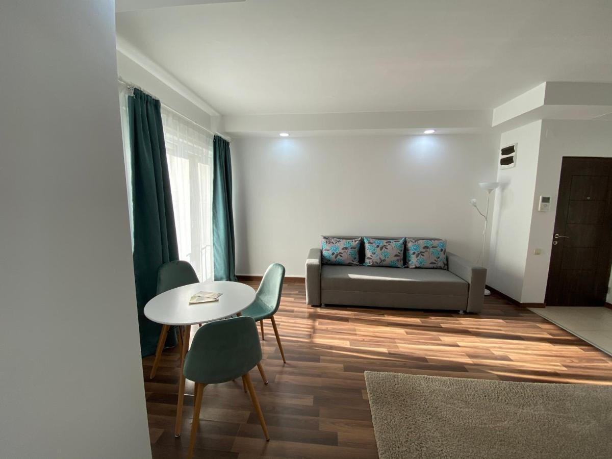 Green Deluxe Apartment Cosmopolis Stefanestii de Jos Ngoại thất bức ảnh