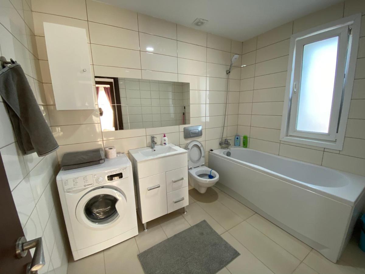 Green Deluxe Apartment Cosmopolis Stefanestii de Jos Ngoại thất bức ảnh