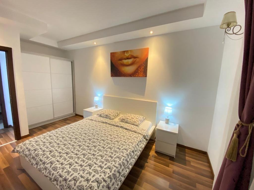 Green Deluxe Apartment Cosmopolis Stefanestii de Jos Ngoại thất bức ảnh